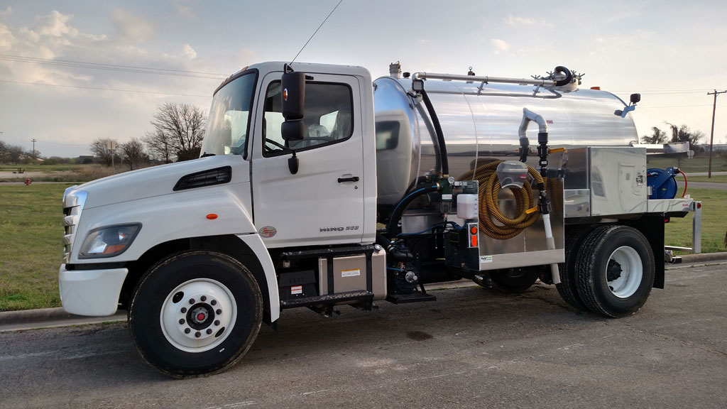 PSAI-2017-Show-Truck #1839-2000-gal-alum-on-Hino