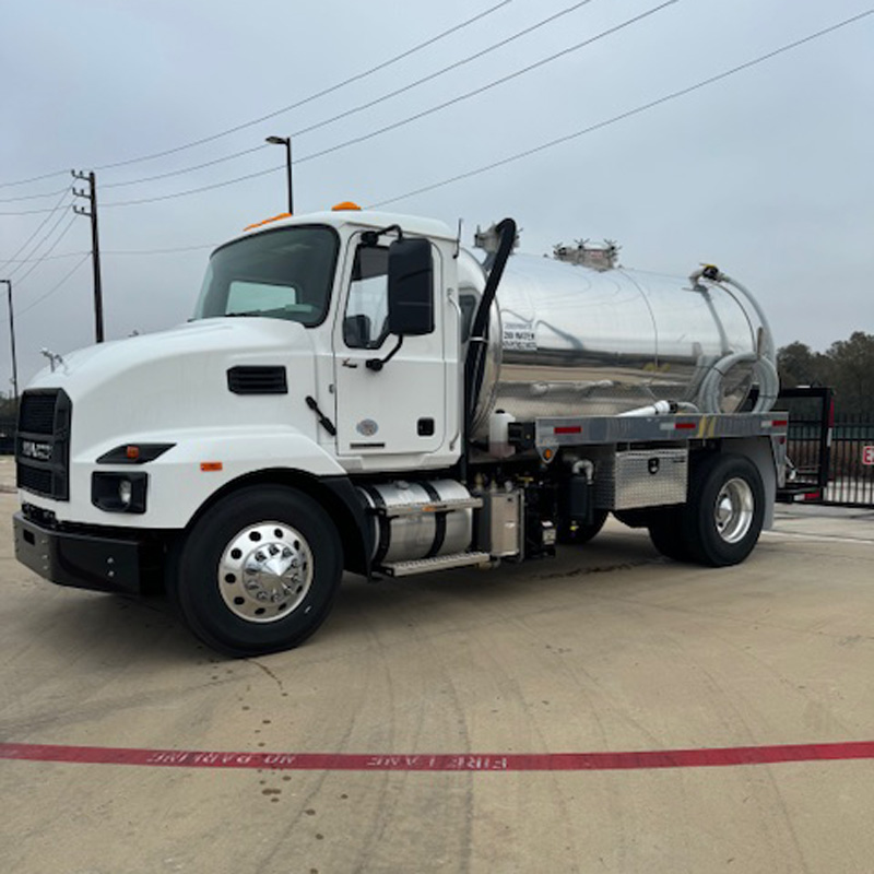 ATC 2000 gal Aluminum Septic/Portable Restroom Vacuum Tank Mounted on a new 2023 Mack MD6 Medium Duty Truck chassis